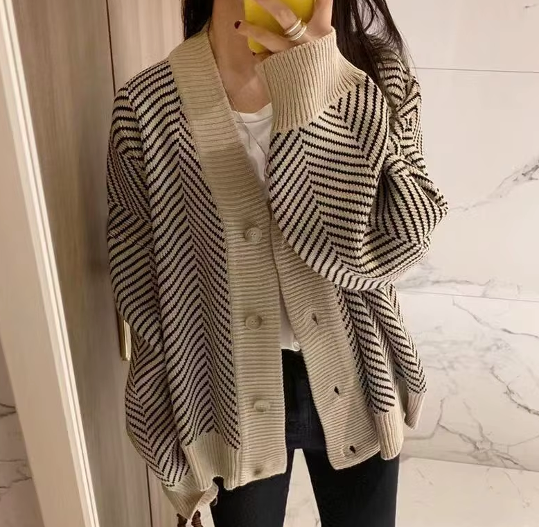 "Quiet Luxury" Geometric Oversized Knit Cardigan