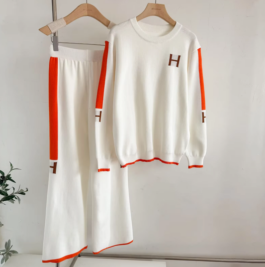 Fashionable Knitted Woolen Set for Women round Neck